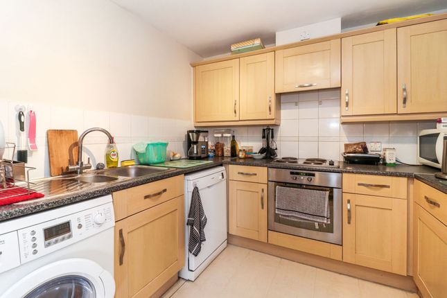 Flat 99, Ovaltine Court Ovaltine Drive, Kings Langley photo 3