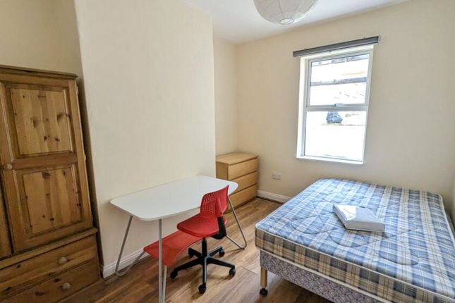 243, Caledonian Rd, London photo 2