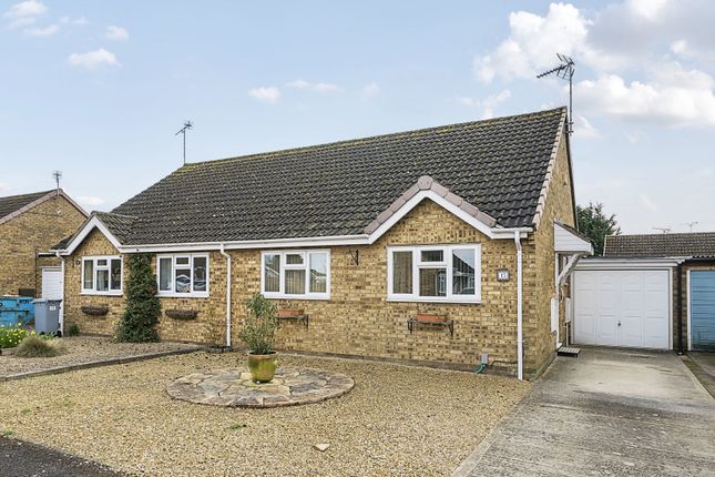 Thumbnail Bungalow for sale in Wychwood Close, Carterton, Oxfordshire