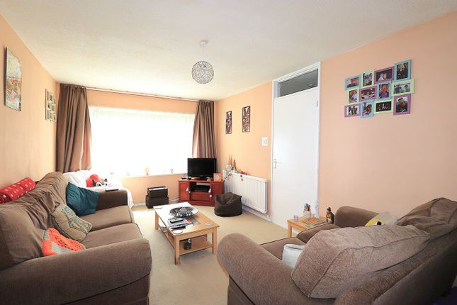 35, Lulworth Close, Farnborough photo 4