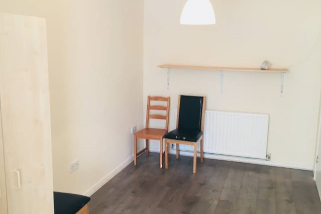 Thumbnail Room to rent in St. Mary's Road, London