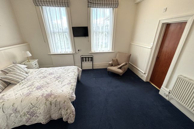 Room to rent in Durley Road South, Bournemouth