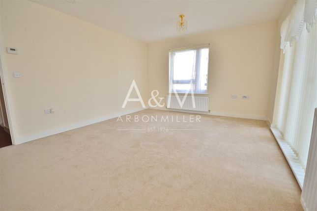 4 Albert House, Reservoir Way, Hainault photo 2