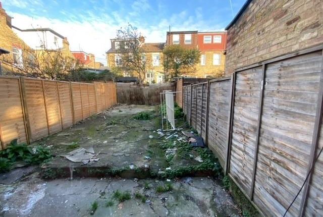 Room 1, 137, Gassiot Road, LONDON photo 3