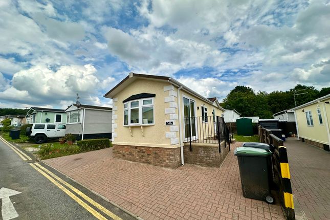 7 The Poplars, Woodbine Close, Waltham Abbey photo 3