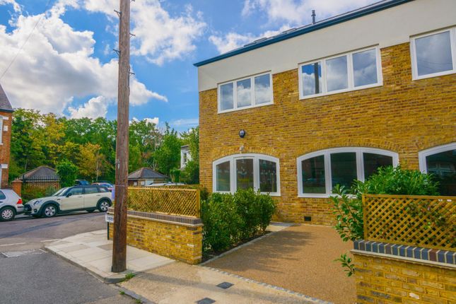 Thumbnail Mews house to rent in Gloucester Road, Richmond