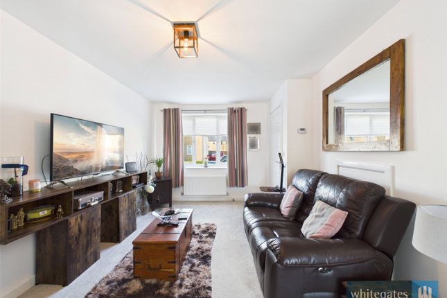 43, Jane Eyre Lane, Bradford photo 2