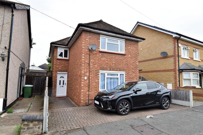3 bed detached house to rent in Sandford Road, Bexleyheath DA7