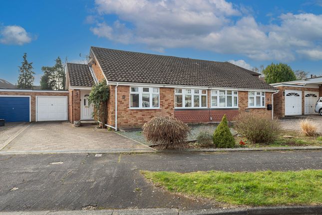 Thumbnail Bungalow to rent in Windmill Avenue, St. Albans, Hertfordshire