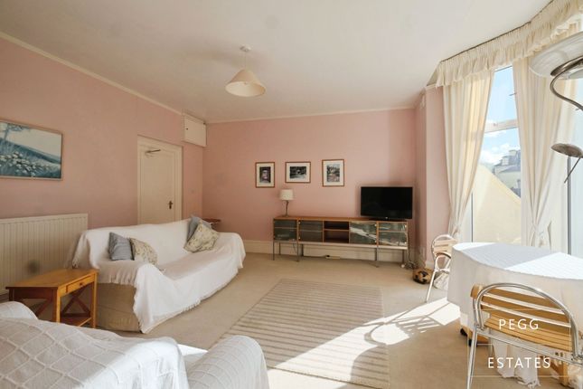 Flat 3, 25 Thurlow Road, Torquay photo 4