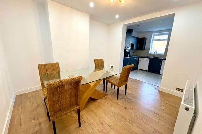 13, Wallisdean Avenue, Hampshire photo 3