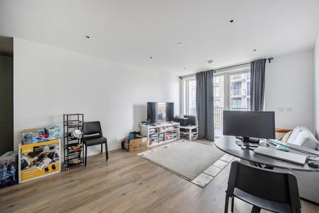 Flat 45, Iris House, 2, Cedrus Avenue, Southall photo 3