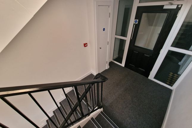 Apartment 10, Luton photo 4