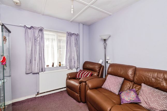 9, Willow Road, Lowestoft photo 3