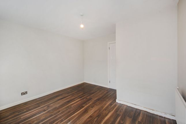 Town house for sale in Brunswick Quay, London