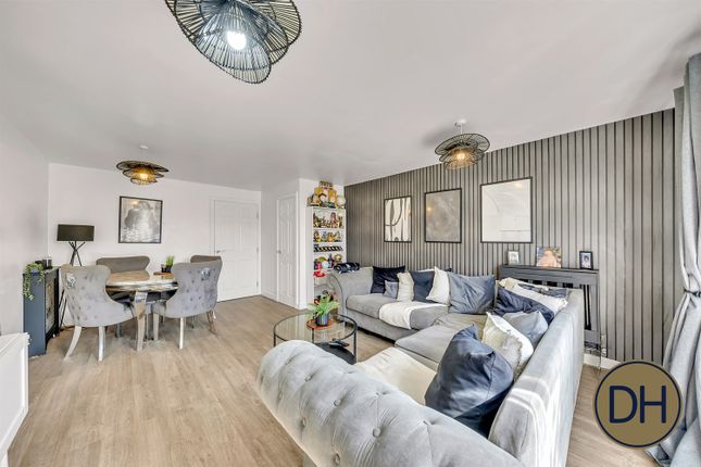 7, Hyde Close, Romford photo 4