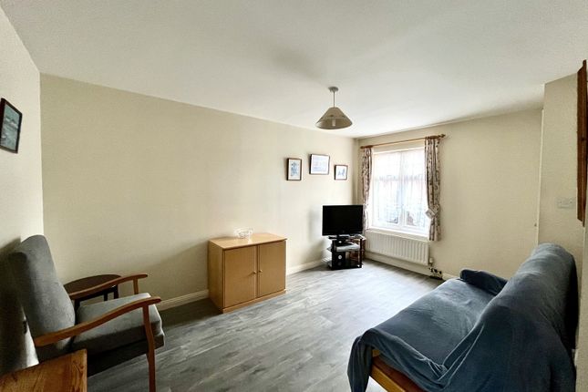 7, Charles Babbage Close, Chessington photo 2