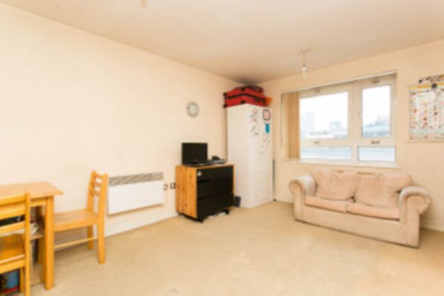 Flat 52, Hainult Street, Ilford photo 2