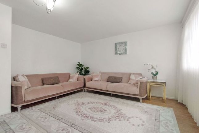 249, Bounces Road, London photo 4