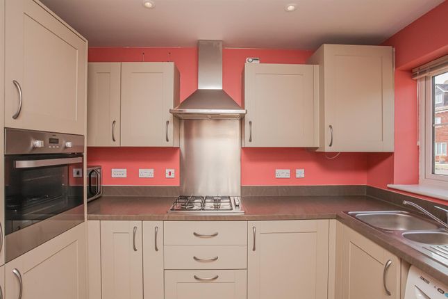 4, Kingside, Wantage photo 2