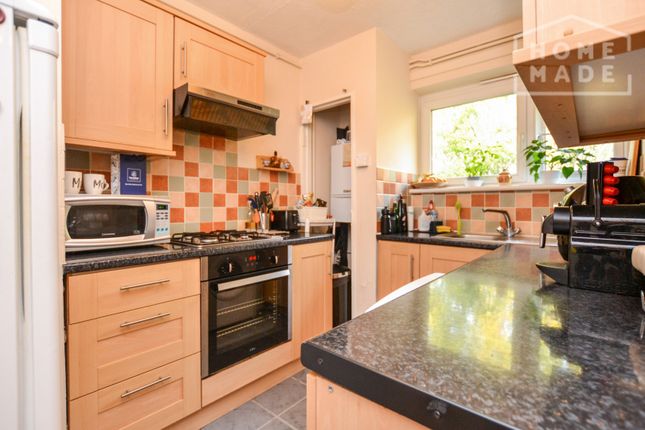 Flat to rent in Strongbow Crescent, Eltham