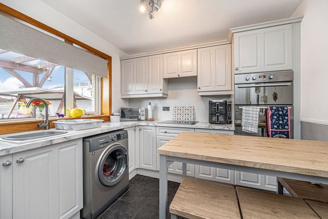 186, Redcraigs, Kirkcaldy photo 2