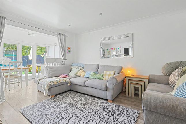 14, Romsey Close, Hockley photo 2
