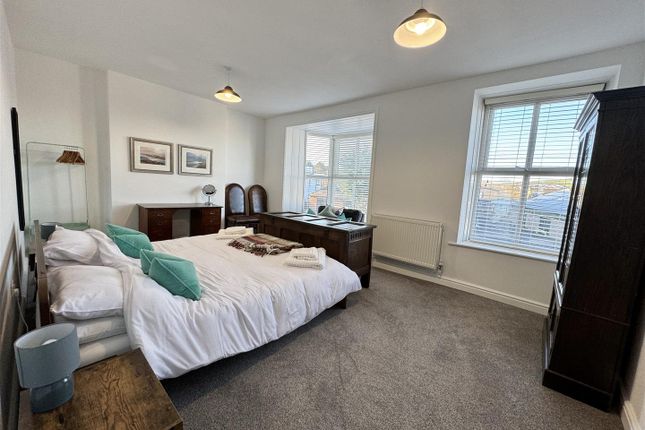 Master Bedroom 2 (Or Secondary Lounge)
