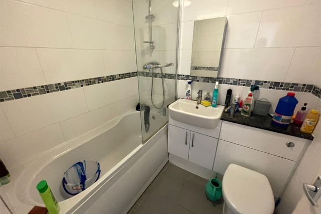 Flat for sale in Dartmouth Close, Notting Hill, London