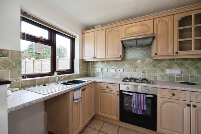6, Chandlers Close, Hampshire photo 4