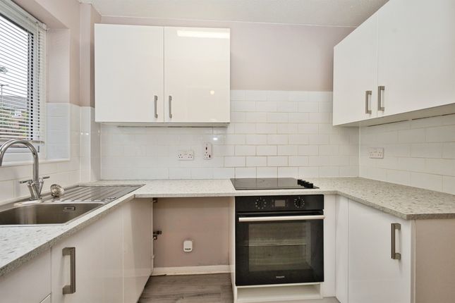 7, Cavalier Close, Yeovil photo 3