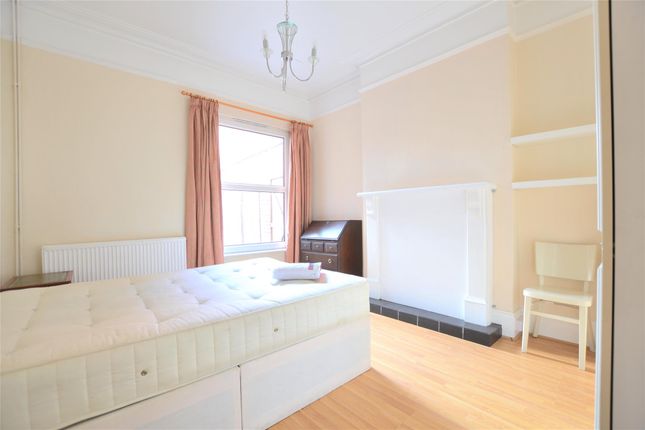 Terraced house to rent in Kingsholm Road, Gloucester