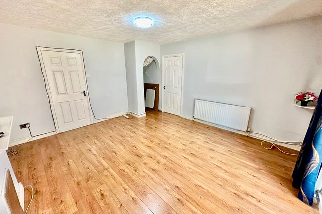 10, Rookwood Terrace, LEEDS photo 2