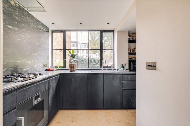 23, Bloomfield Terrace, London photo 4