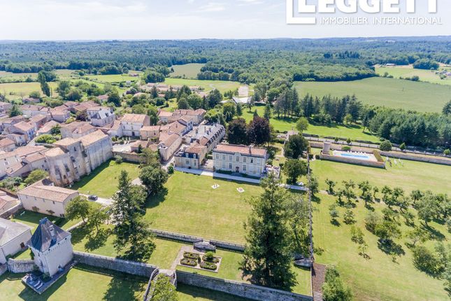 Villa for sale in Charras, Charente, Nouvelle-Aquitaine