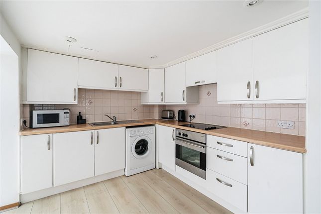 16, Russell Street, Berkshire photo 4