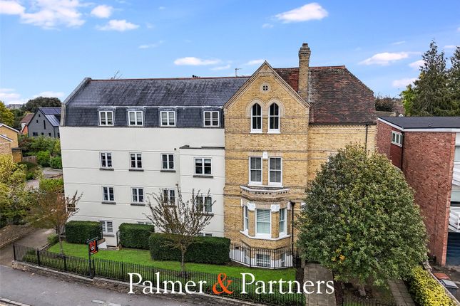 2-bed flat on New London Road, Essex, £325,000