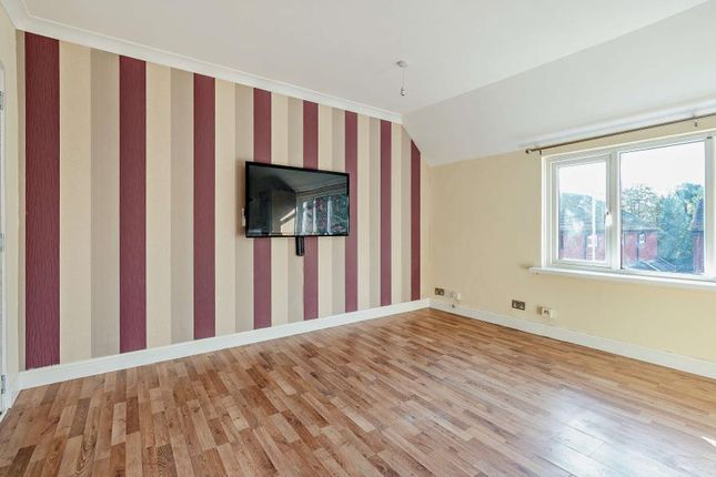 12b, Carew Road, Northwood photo 2