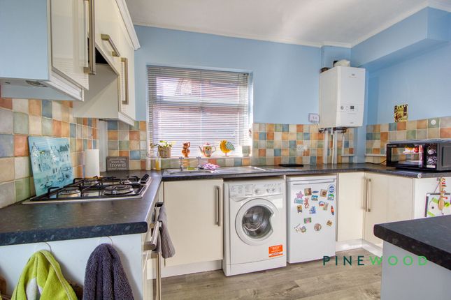 6 Grasmere Avenue, Chesterfield photo 3