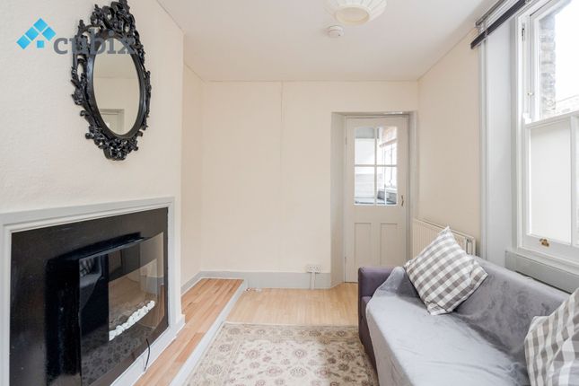 Flat for sale in Peacock Street, Elephant And Castle