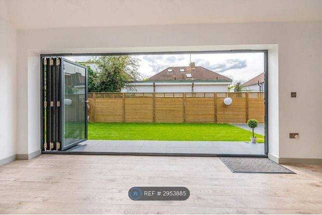 Arlington Green, Mill Hill, London photo 4