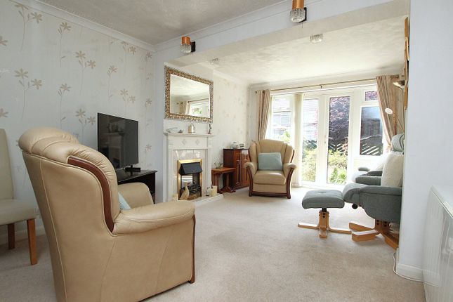 5, Bailey Crescent, Poole photo 3