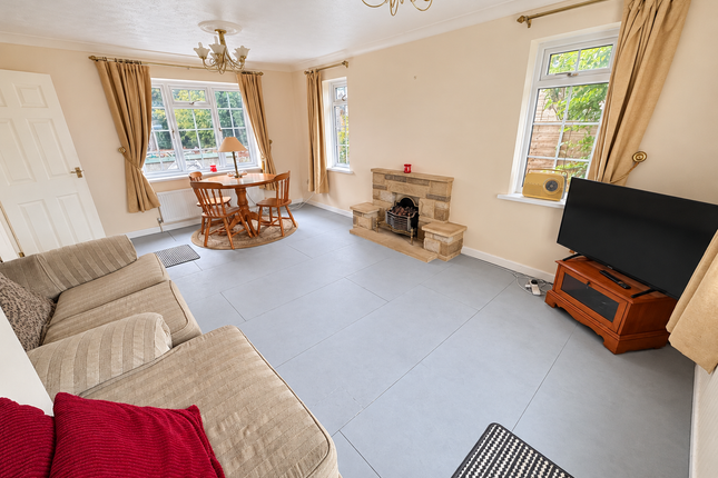 9, Tintern, Yeovil photo 3