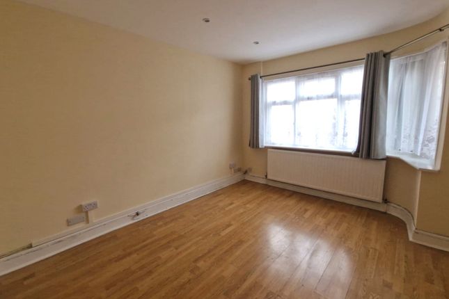 57, Eastleigh Avenue, HARROW photo 3