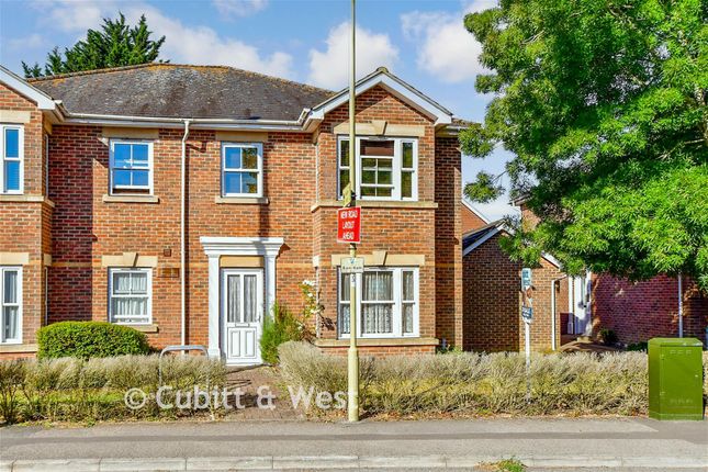 1-bed flat on Elm Trees, Hambledon Road, Waterlooville, £130,000