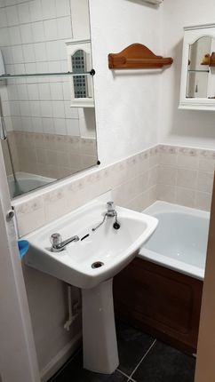 Flat to rent in Handcross Road, Luton