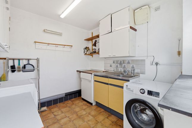 6 Westholme Close, Woodbridge photo 3