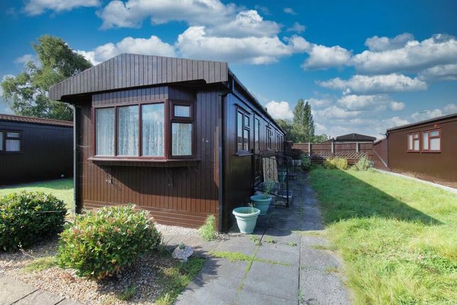 Mobile/park home for sale in Torksey Lock, Lincoln