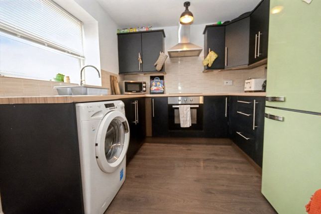 4, Brandon Court, West Yorkshire photo 4