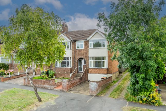 Thumbnail End terrace house for sale in Westfield Road, Dunstable, Bedfordshire